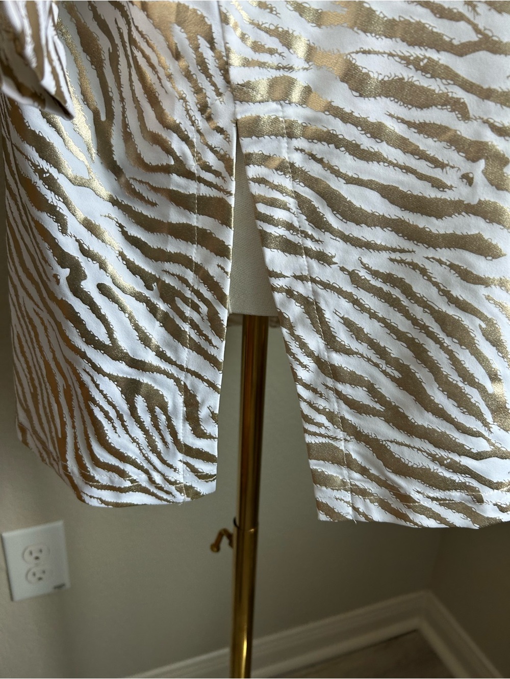 Lulu-B White and Gold Zebra Print Tunic Top - Picture 2 of 11